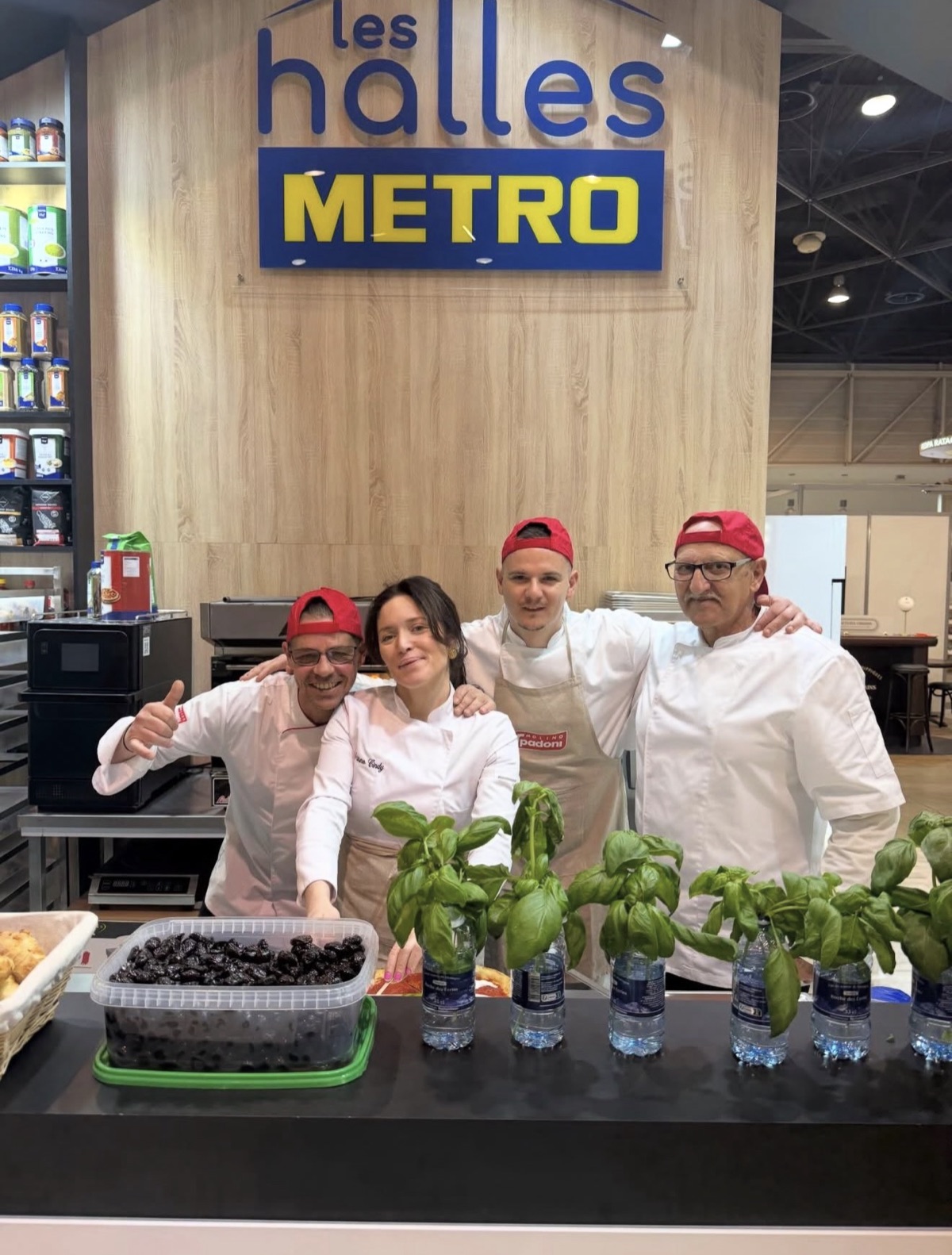 Cindy et son équipe aux Halles Metro lors du championnat